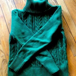 Green cozy comfy turtle neck sweater